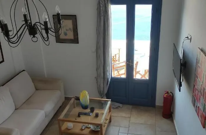 ホテル Asvestoti Maisonettes Blue House 3*